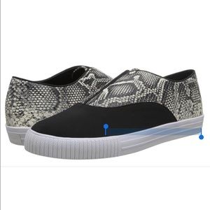 Elie Tahari TL548D19CR Vineyard BlackWhite Slip on